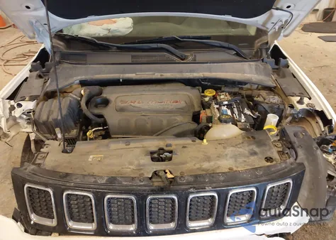 2019 Jeep Compass Latitude 4X4 z USA, uszkodzony, nr VIN 3C4NJDBB0KT646184